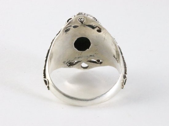 Zware bewerkte zilveren ring met zwarte toermalijn afbeelding 3