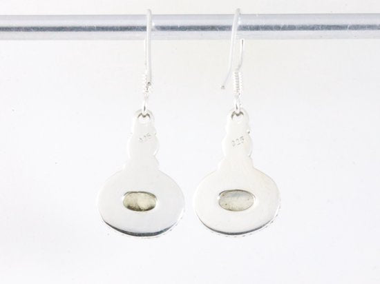 Bewerkte zilveren oorbellen met regenboog maansteen afbeelding 3