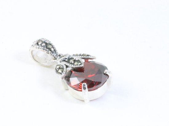 Fijne zilveren hanger met granaat en marcasiet aan ketting afbeelding 2