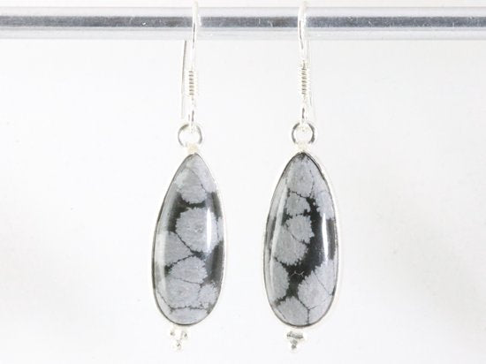 Druppelvormige zilveren oorbellen met sneeuwvlok obsidiaan afbeelding 4