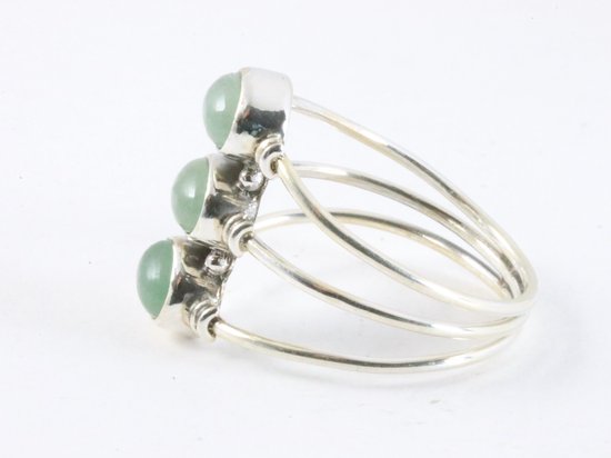 Opengewerkte zilveren ring met 3 groene aventurijn stenen afbeelding 2