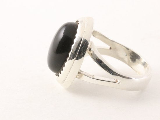 Bewerkte zilveren ring met onyx afbeelding 2