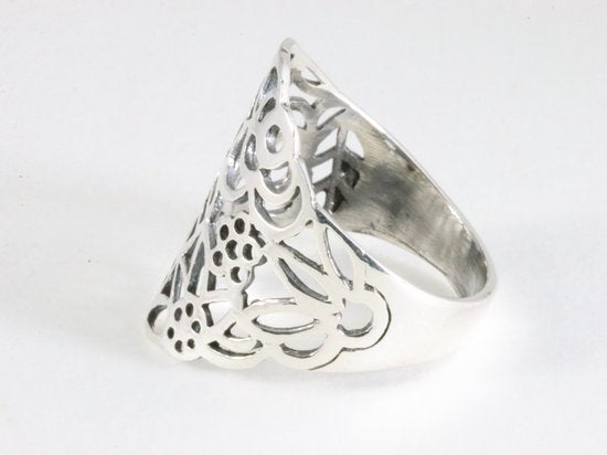 Brede opengewerkte zilveren ring met bloemen afbeelding 2