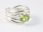 Opengewerkte zilveren ring met peridoot afbeelding 1
