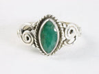 Fijne bewerkte zilveren ring met smaragd afbeelding 4