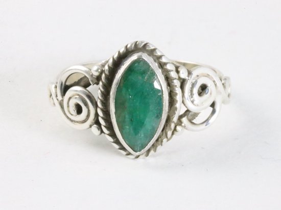 Fijne bewerkte zilveren ring met smaragd afbeelding 4