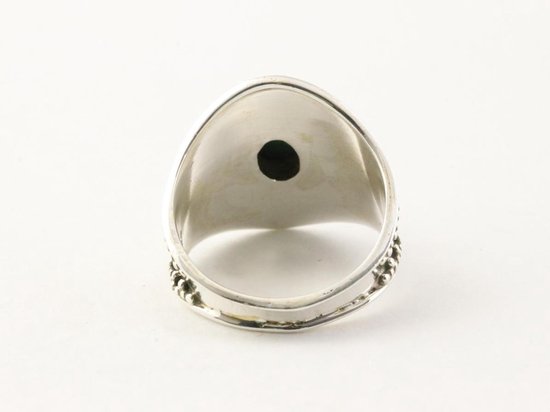 Bewerkte zilveren ring met malachiet afbeelding 3