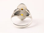 Bewerkte zilveren ring met amber afbeelding 3