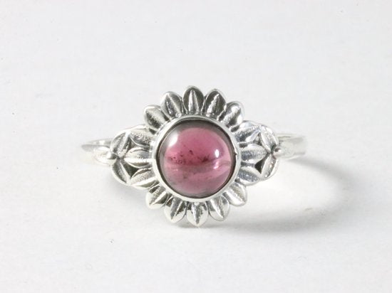 Fijne bewerkte zilveren ring met granaat afbeelding 4