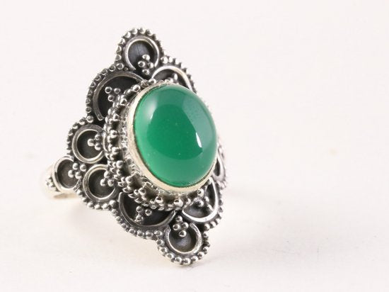Bewerkte zilveren ring met groene onyx afbeelding 1