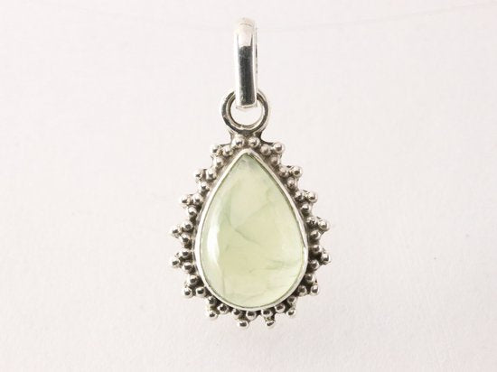 Fijne bewerkte druppelvormige zilveren hanger met prehniet afbeelding 4