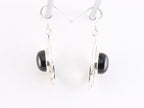 Opengewerkte zilveren oorbellen met onyx afbeelding 2