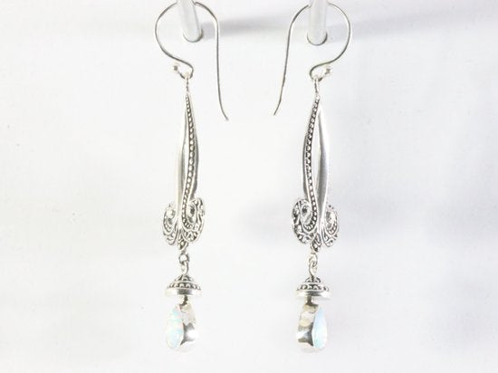 Lange traditionele bewerkte zilveren oorbellen met welo opaal afbeelding 2