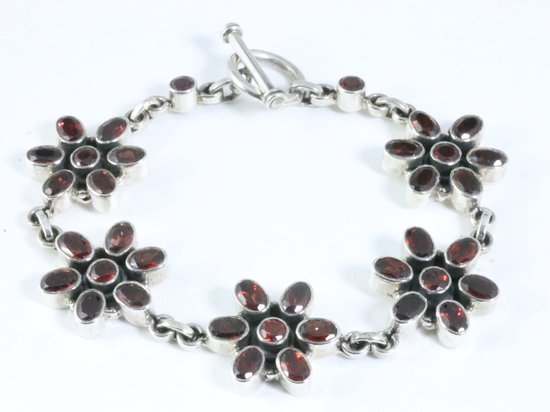 Zware zilveren bloemen armband met granaat afbeelding 1