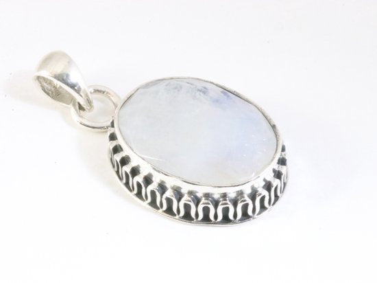 Bewerkte ovale zilveren hanger met regenboog maansteen afbeelding 2