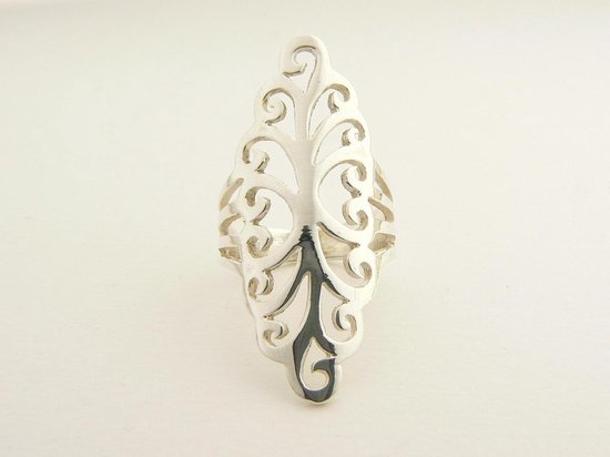 Langwerpige opengewerkte zilveren ring afbeelding 3