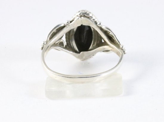 Fijne bewerkte zilveren ring met onyx afbeelding 3