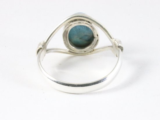Opengewerkte zilveren ring met blauwe apatiet afbeelding 3