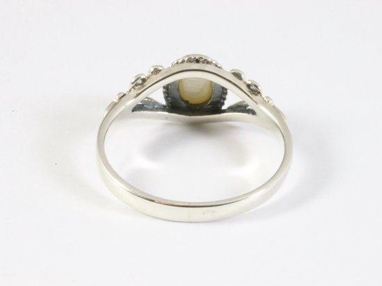 Fijne bewerkte zilveren ring met parelmoer afbeelding 3