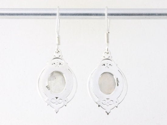 Bewerkte zilveren oorbellen met regenboog maansteen afbeelding 2