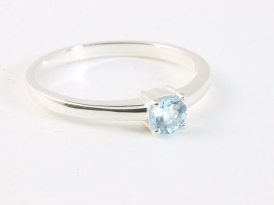Fijne hoogglans zilveren ring met blauwe topaas afbeelding 1