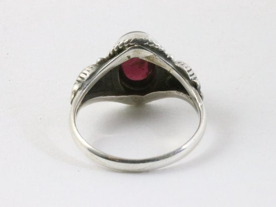Bewerkte zilveren ring met granaat afbeelding 3