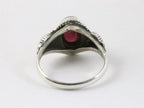 Bewerkte zilveren ring met granaat afbeelding 3