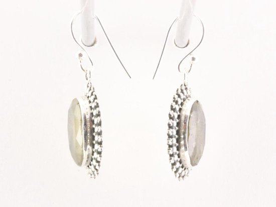 Bewerkte zilveren oorbellen met labradoriet afbeelding 2