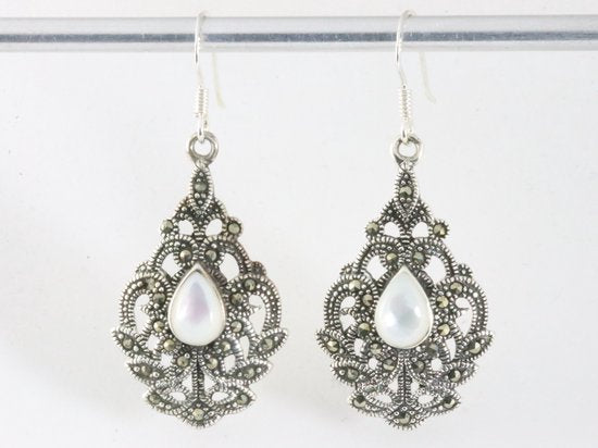 Zilveren oorbellen met parelmoer en marcasiet afbeelding 4