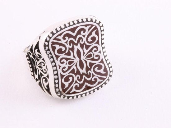 Zware bewerkte zilveren herenring met niëllo decoratie afbeelding 1