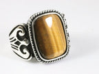 Zware bewerkte zilveren ring met tijgeroog afbeelding 1