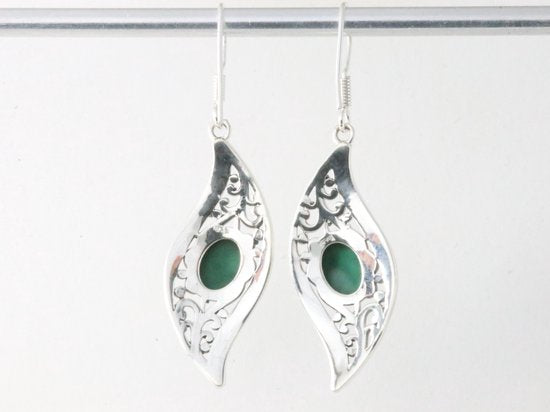 Lange bewerkte zilveren oorbellen met malachiet afbeelding 3
