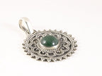 Ronde bewerkte zilveren hanger met jade afbeelding 2