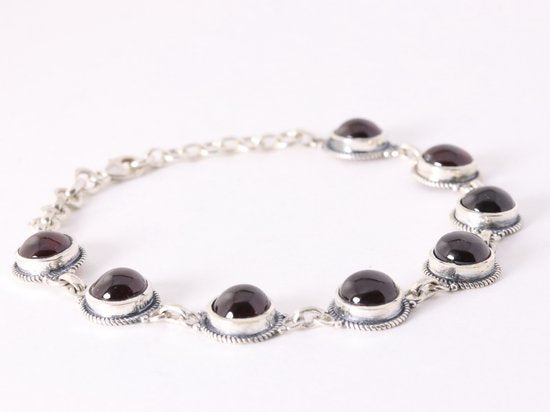 Bewerkte zilveren armband met granaat afbeelding 2