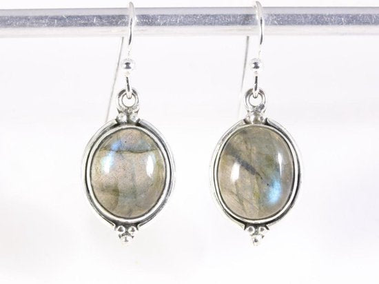 Bewerkte ovale zilveren oorbellen met labradoriet afbeelding 4