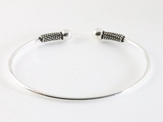 Fijne zilveren klemarmband met Balinese bewerking afbeelding 3