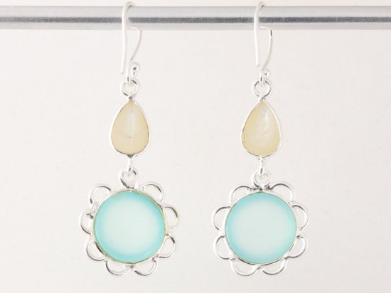 Lange zilveren oorbellen met aqua chalcedoon en parel afbeelding 3