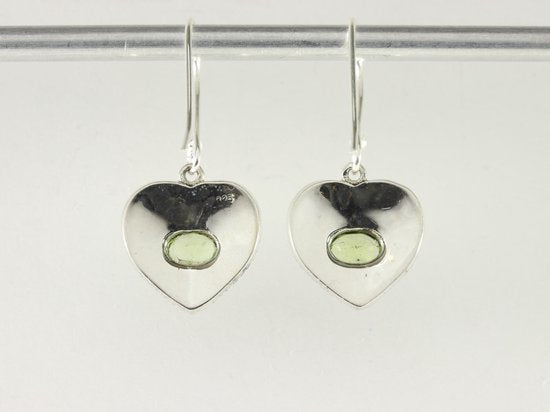 Bewerkte zilveren oorbellen met peridoot afbeelding 3