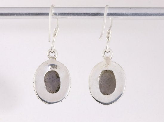 Bewerkte ovale zilveren oorbellen met labradoriet afbeelding 3