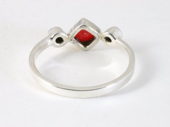 Fijne hoogglans zilveren ring met granaat afbeelding 3