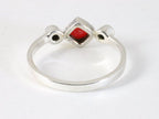 Fijne hoogglans zilveren ring met granaat afbeelding 3