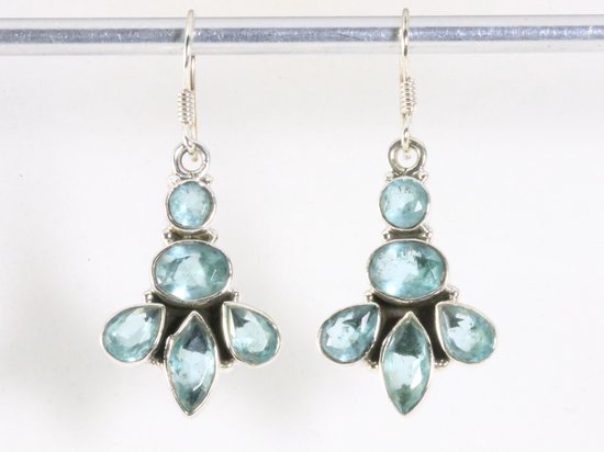 Zilveren oorbellen met blauwe topaas afbeelding 4