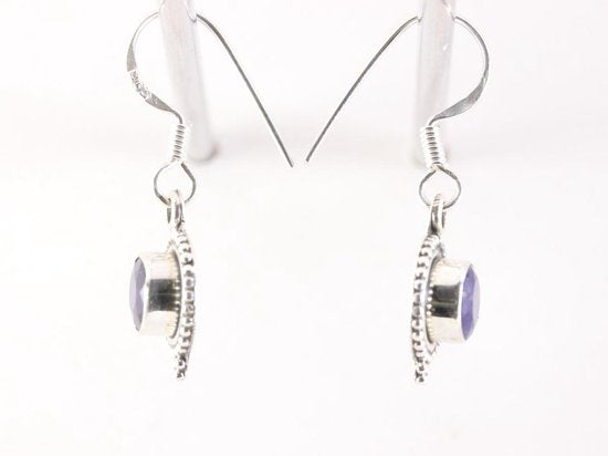 Fijne bewerkte ronde zilveren oorbellen met blauwe saffier afbeelding 2