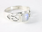 Opengewerkte zilveren ring met regenboog maansteen afbeelding 1