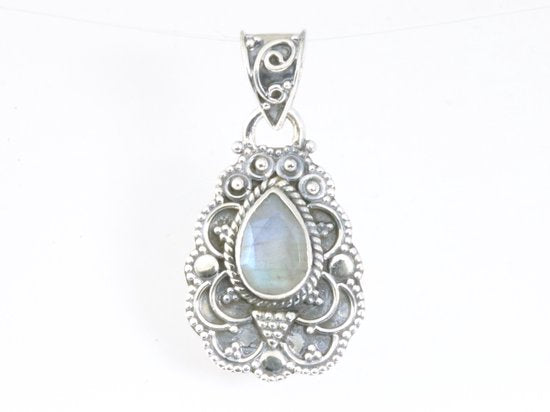 Traditionele bewerkte zilveren hanger met labradoriet afbeelding 4