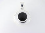 Fijn rond hoogglans zilveren medaillon met onyx afbeelding 4
