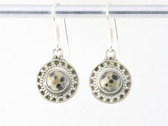 Fijne bewerkte ronde zilveren oorbellen met dalmatier jaspis afbeelding 3