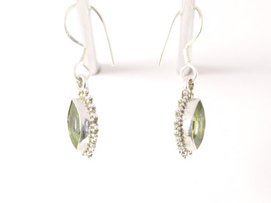 Fijne bewerkte zilveren oorbellen met peridoot afbeelding 2