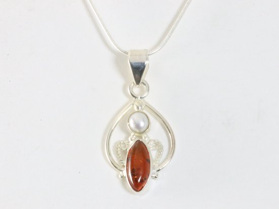 Fijne opengewerkte zilveren hanger met amber en zoetwater parel aan ketting afbeelding 4