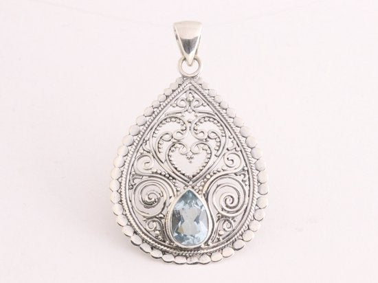 Traditionele bewerkte zilveren hanger met blauwe topaas afbeelding 1